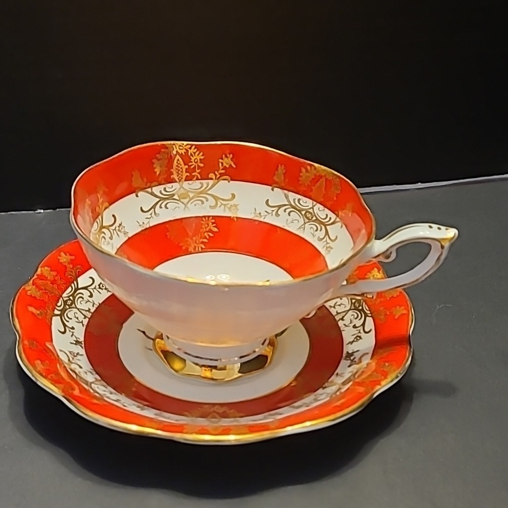 🫖Royal Standard fine Bone china teacup and saucer made in England. Red
